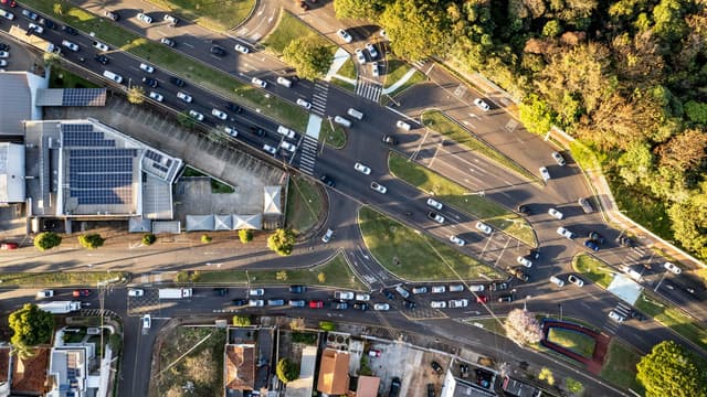 High-angle aerial shot of a busy traffic intersection in Londrina, Brazil.